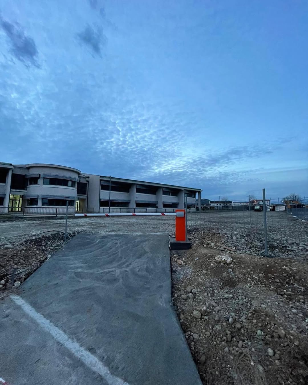 Punimet në parking dhe gjelbrimi i ambientit.